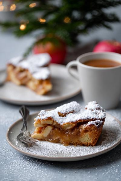25. Appeltaart recept met warme serveersaus en poedersuiker-sneeuw