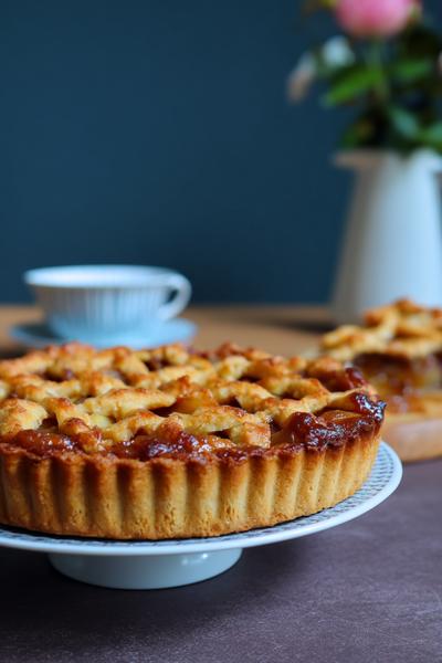 5. Appeltaart recept met rozijnen in rum en donkere karameltint