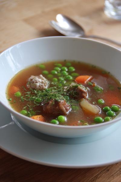 6. Authentiek erwtensoep recept met schouderkarbonade in grove stukken