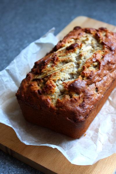 1. Bananenbrood recept basisloaf met gouden korst en zachte kruim