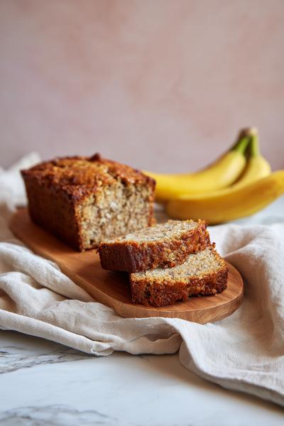 22. Bananenbrood recept met amandelmeel en sinaasappel voor zachte korst