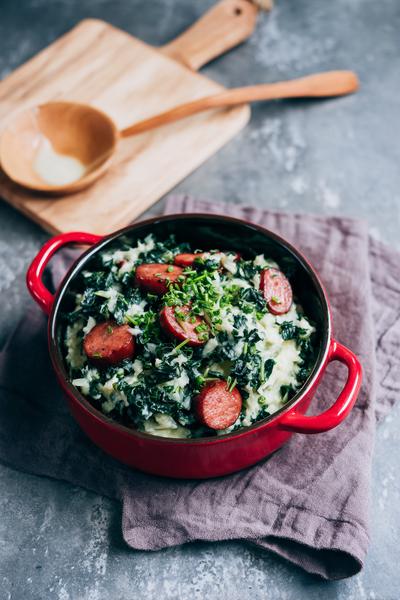 22. Boerenkool stamppot recept met vegetarische rookworst en jus