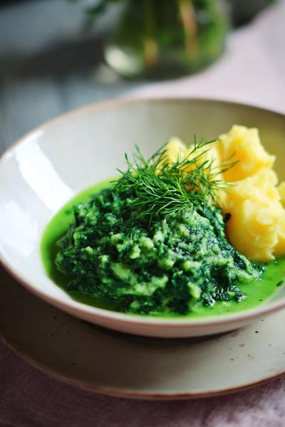 23. Boerenkool stamppot recept met bloemkoolpuree en extra groenten