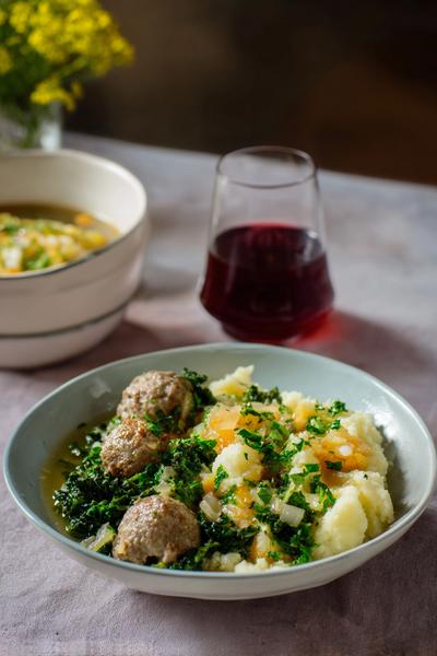 5. Boerenkool stamppot recept met gehaktbal en uienjus