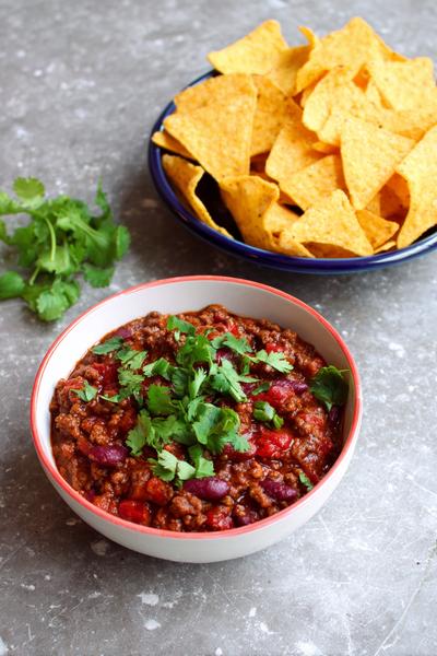 21. Chili con carne recept met nacho-schaal en krokante rand