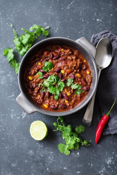 5. Chili con carne recept met zwarte bonen en diepe, aardse saus