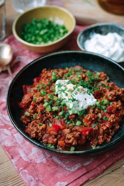 8. Chili con carne recept met kaneel en warme, herfstige kruidlaag