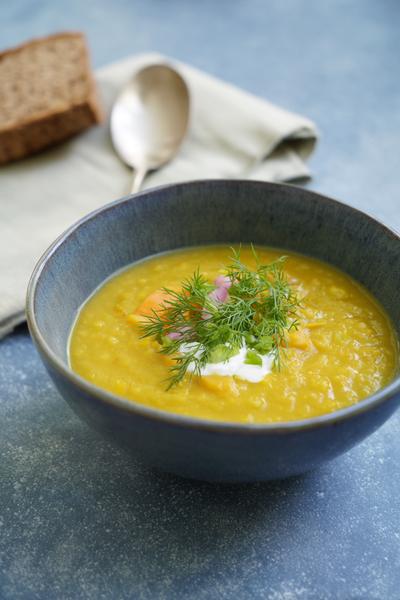 10. Erwtensoep recept met kipdij en verse dille