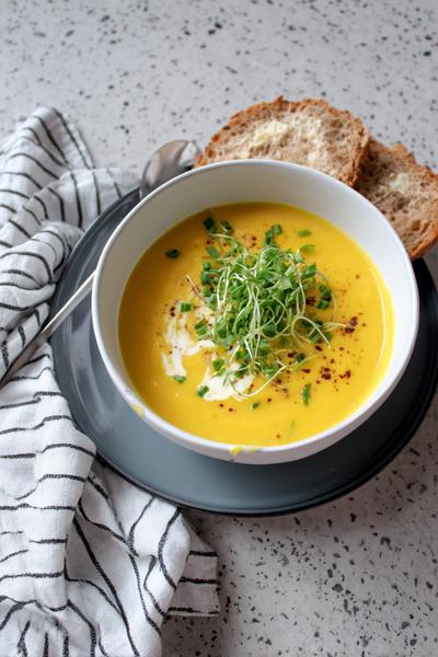 14. Pittige erwtensoep recept met mosterd, peper en augurk