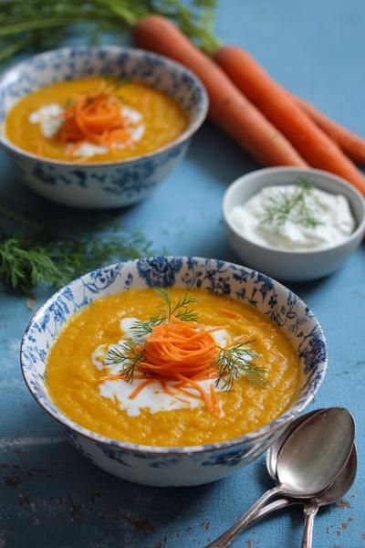 18. Erwtensoep recept met wortelrozetjes en preiringen