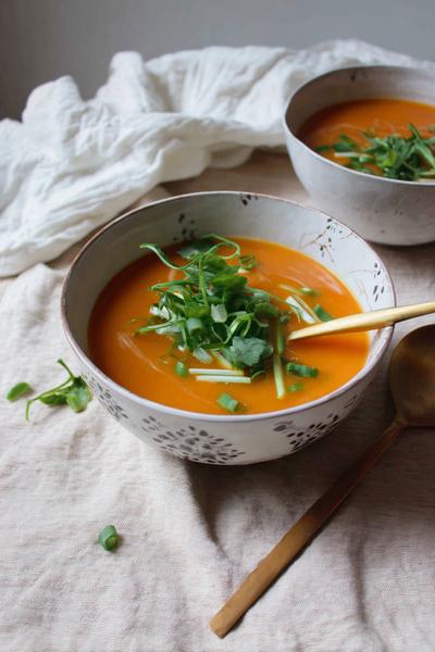 5. Vegan erwtensoep recept met knolselderij en miso