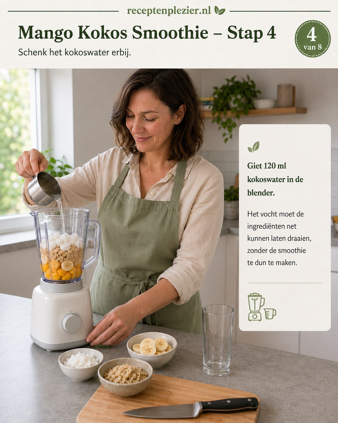 Kokoswater wordt in de blender geschonken voor romige mango kokos smoothie