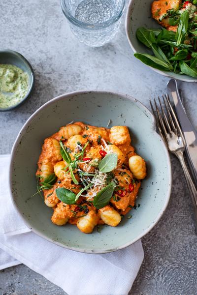 13. Gnocchi recept met rode pesto en geroosterde paprika