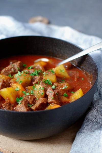 10. Goulash recept met wortel en bleekselderij voor zoete diepte