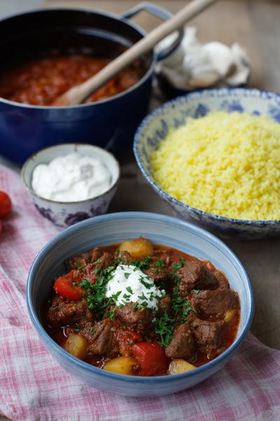 18. Goulash recept met gerst en rustieke lepelmaaltijd
