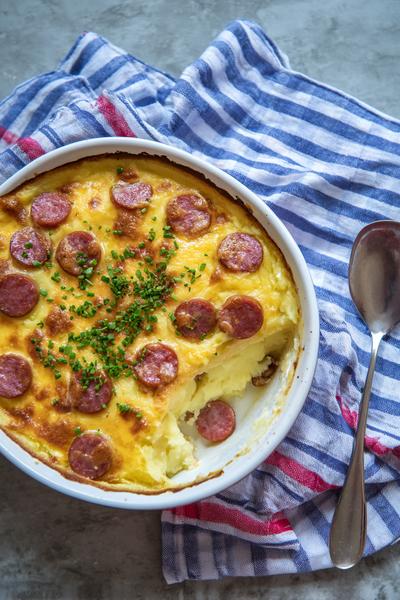 3. Hollandse ovenschotel recept met hutspotlaag en rookworstschijfjes