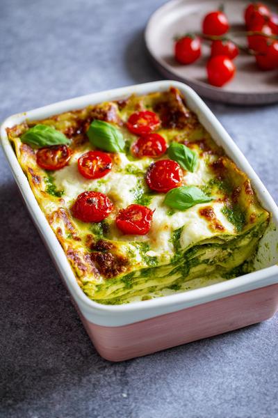 10. Lasagne recept met kip, pesto en cherry-tomaatjes