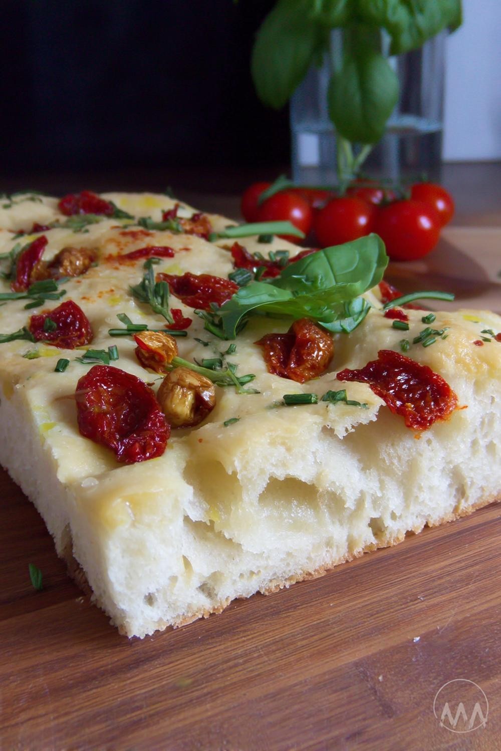 Focaccia met gedroogde tomaten