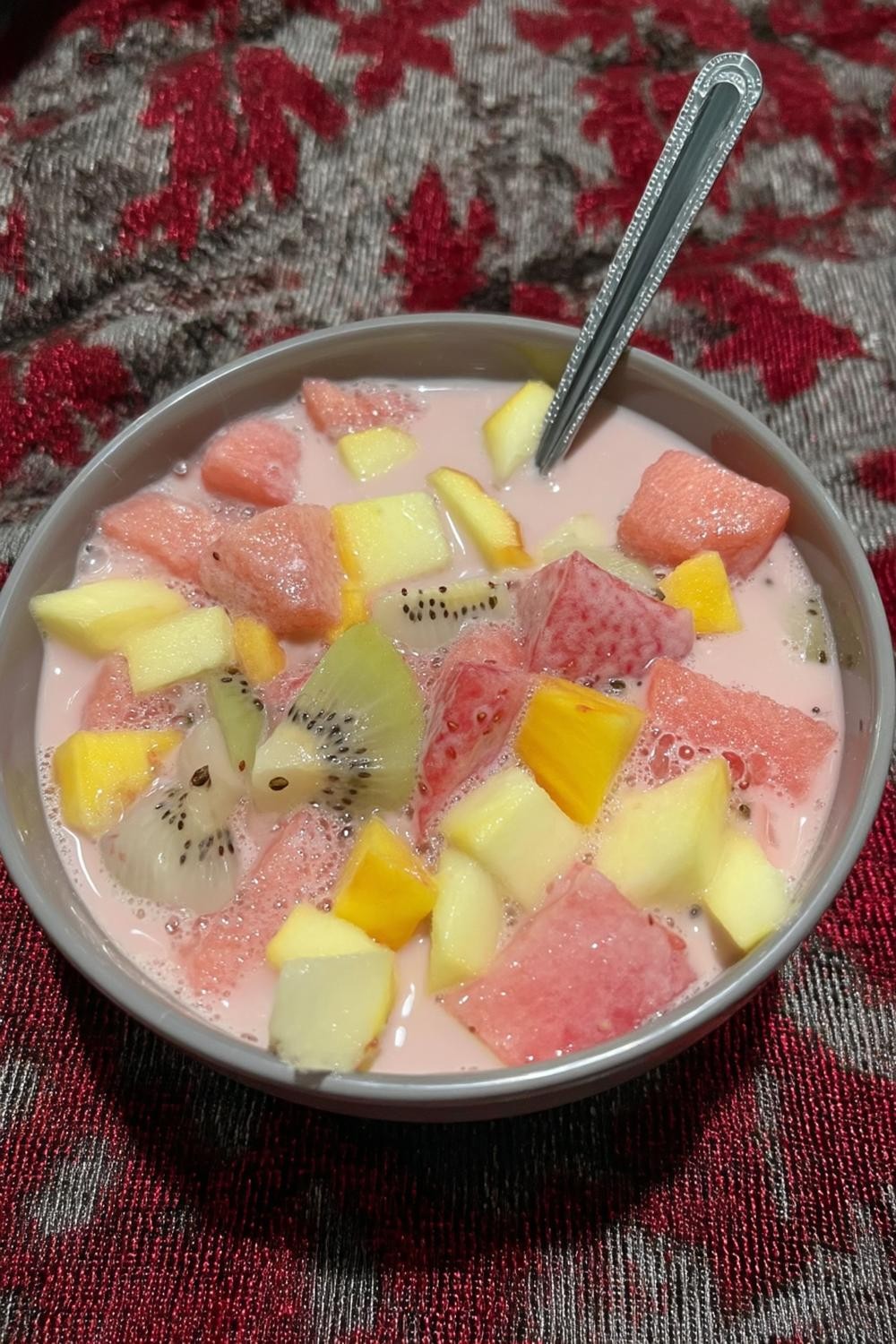 Romige hwachae met tropisch fruit