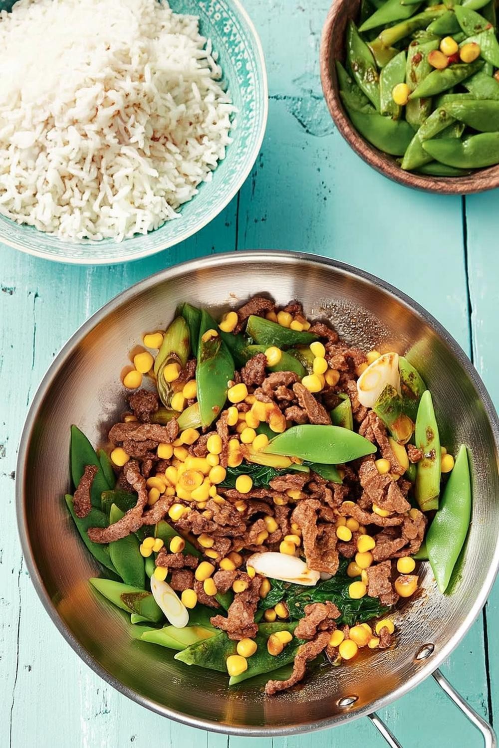 Roerbak met mais en peultjes