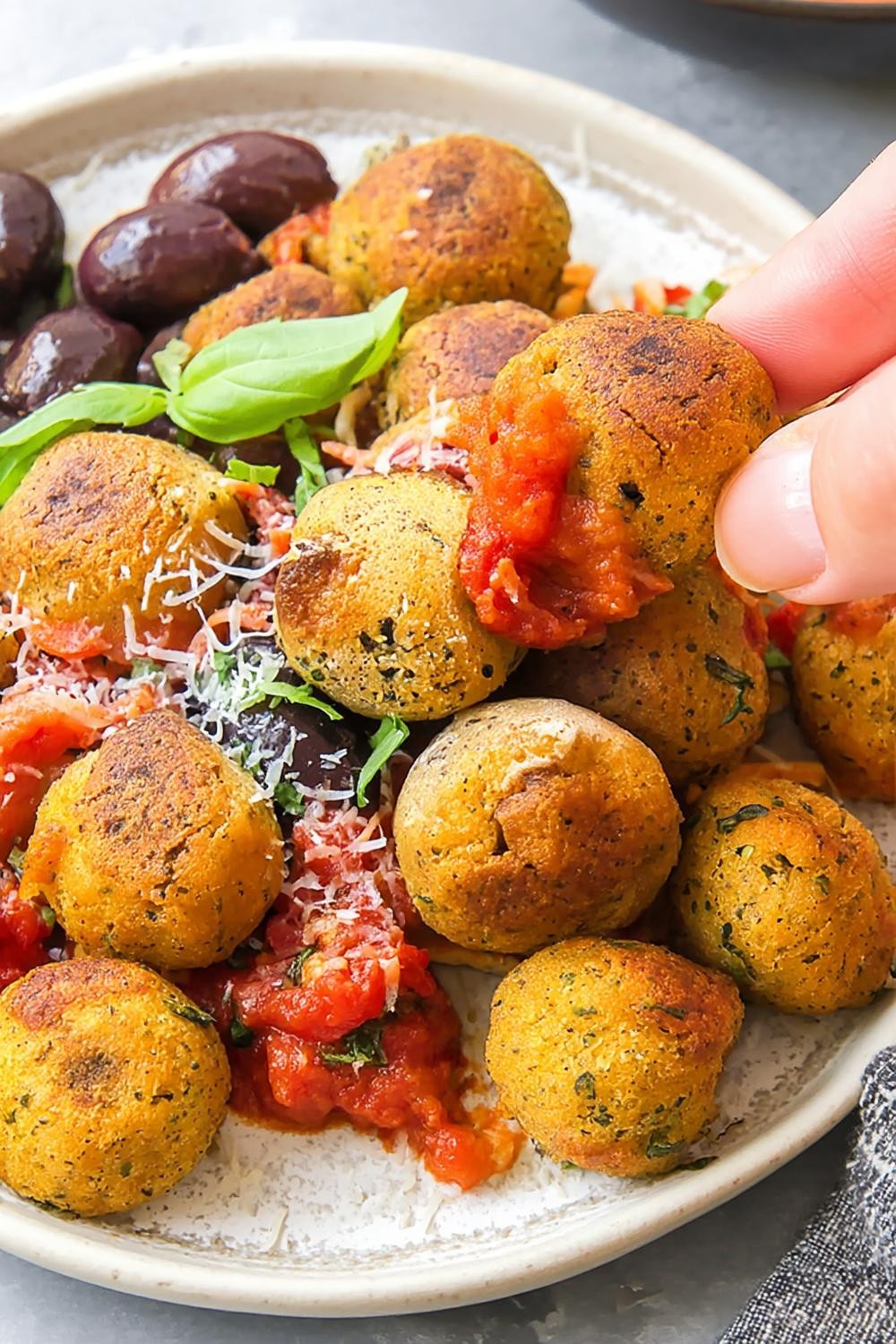 Mediterrane gehaktballen met tomatensaus