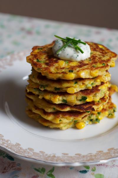 25. Pannenkoeken met maïs, lente-ui en cheddar