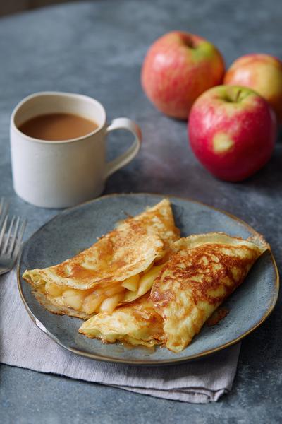 11. Pannenkoeken recept met appel-kaneel en karamellijnen