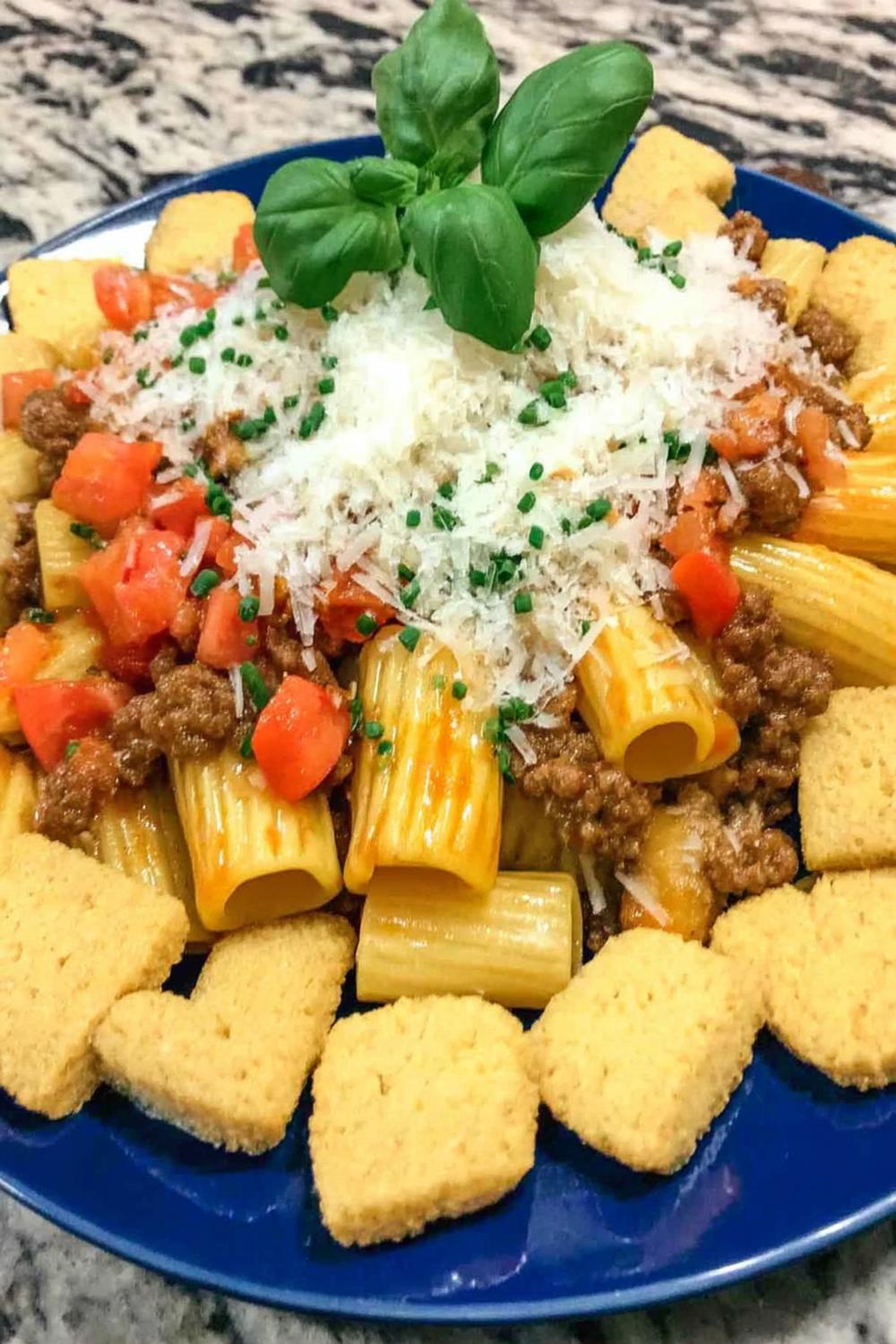 Rigatoni met gehakt en basilicum