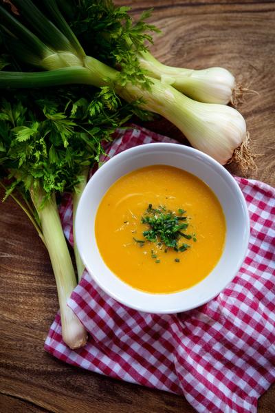 12. Pompoensoep recept met venkel, sinaasappel en witte peper