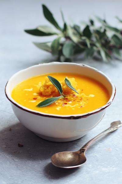 13. Pompoensoep recept met aardappel, laurier en extra gladde textuur