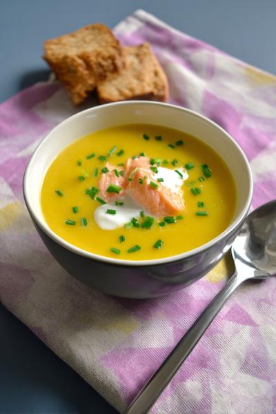 14. Pompoensoep recept met gerookte zalm en dille-room