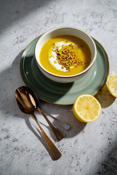 2. Pompoensoep recept met kokosmelk en limoenrasp