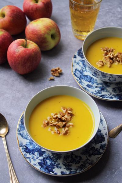 7. Pompoensoep recept met appel, ciderazijn en walnoten