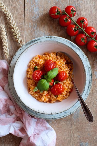 11. Risotto recept met tomaat: geroosterde cherrytomaten en basilicum