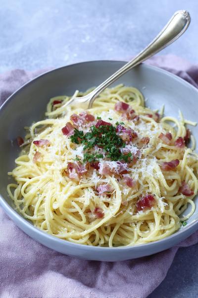 11. Spaghetti Carbonara Recept met Dikke Spaghetti en Extra Bite