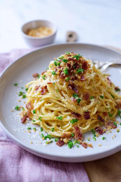 21. Spaghetti Carbonara Recept met Prosciutto-Chips en Droge Crunch