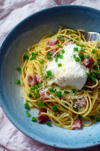 22. Spaghetti Carbonara Recept met Burrata-Kern en Smeltend Hart