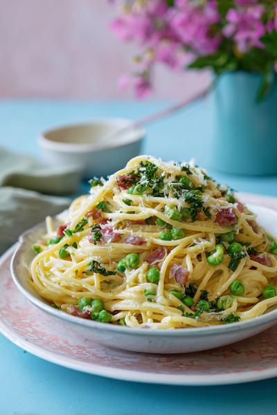 9. Spaghetti Carbonara Recept met Verse Peterselie en Groene Puntjes