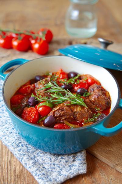 7. Mediterrane stoofvlees recept met tomaat, olijven en rozemarijn